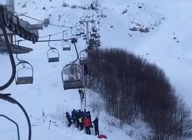 Жена умало испала из корпе жичаре на Савином куку (ВИДЕО)